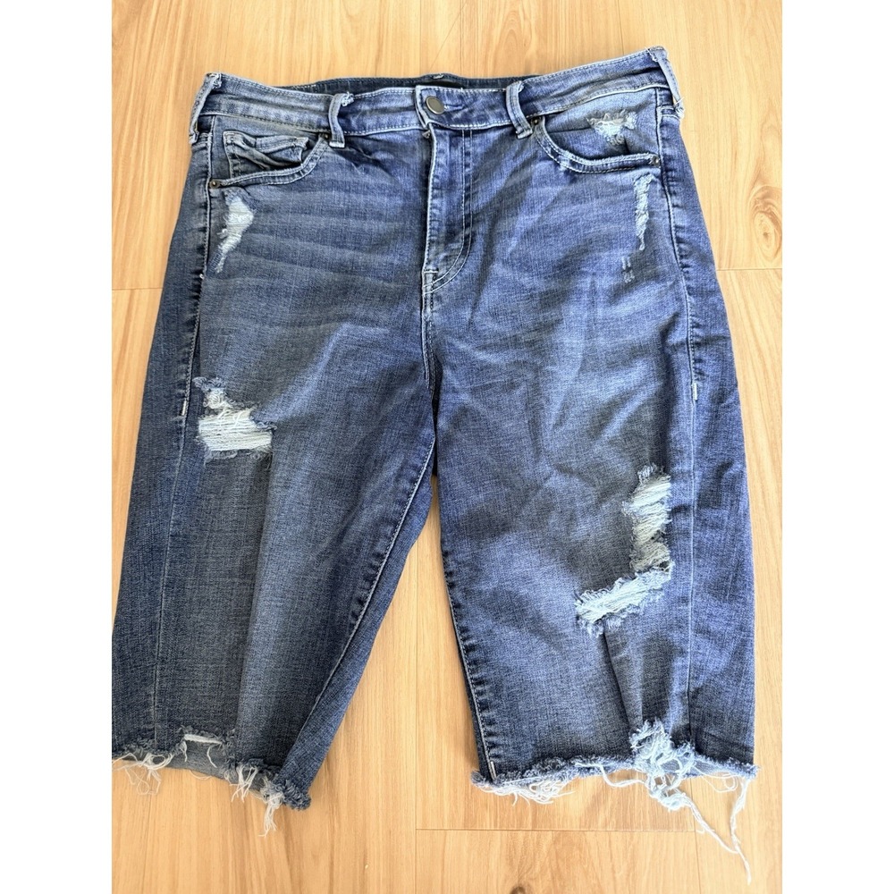 True Religion Riley Knee Length Shorts Size 31W Distressed